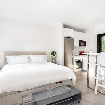 By Riva - Chic, Contemporary Studio In Puerto Banus Gardens มาร์เบยา ภายนอก รูปภาพ