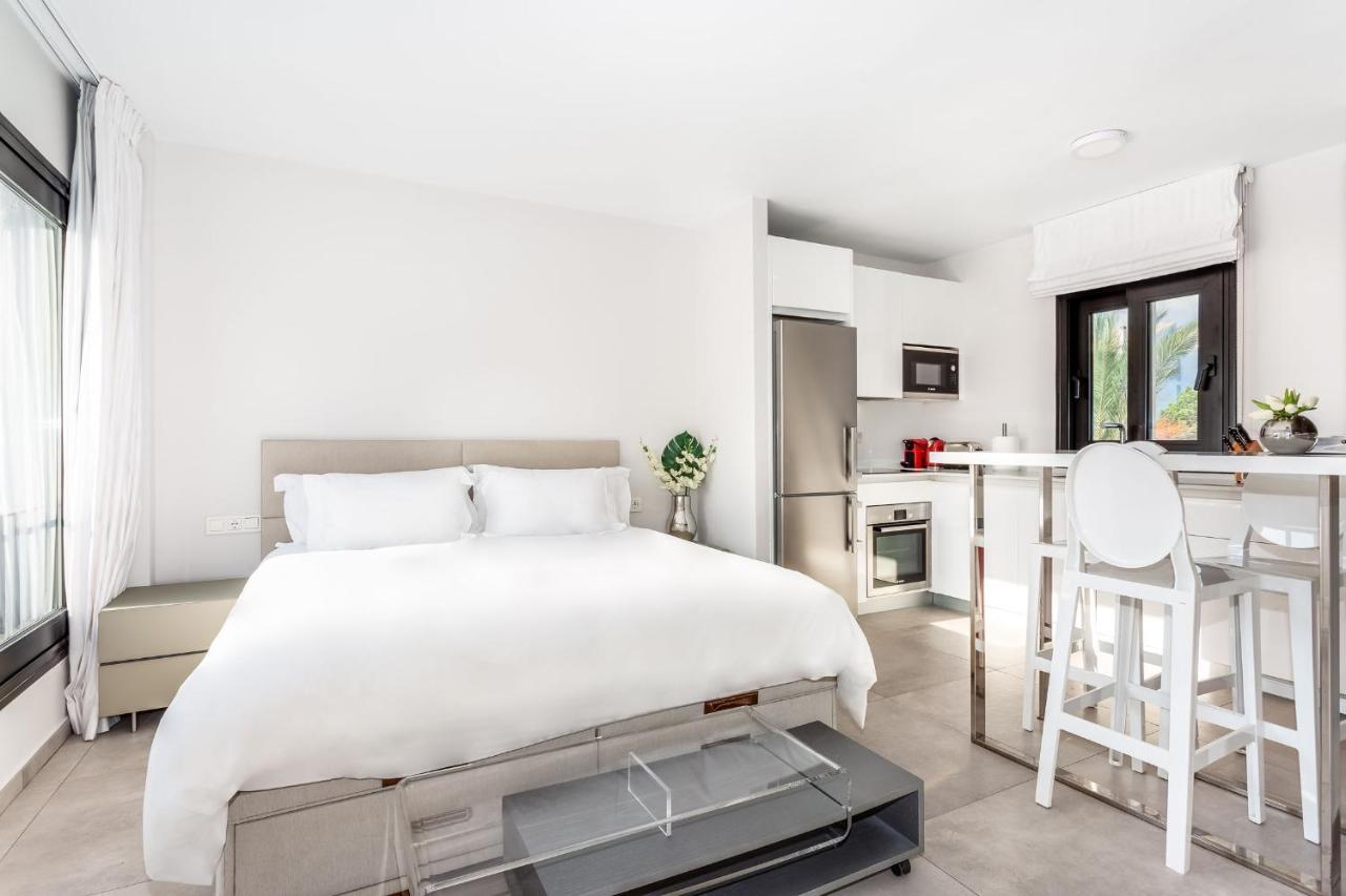 By Riva - Chic, Contemporary Studio In Puerto Banus Gardens มาร์เบยา ภายนอก รูปภาพ